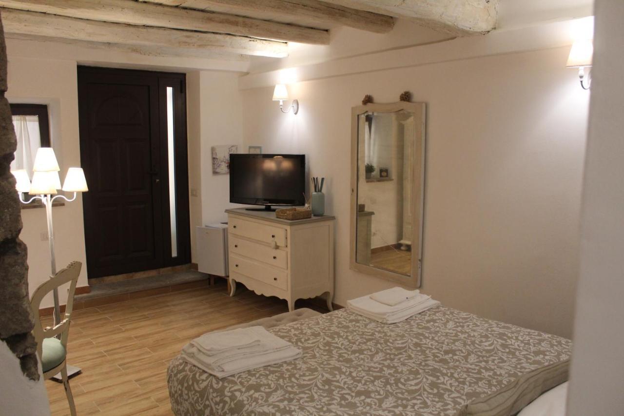 Livia'S Charming Room Trevignano Romano Exterior photo