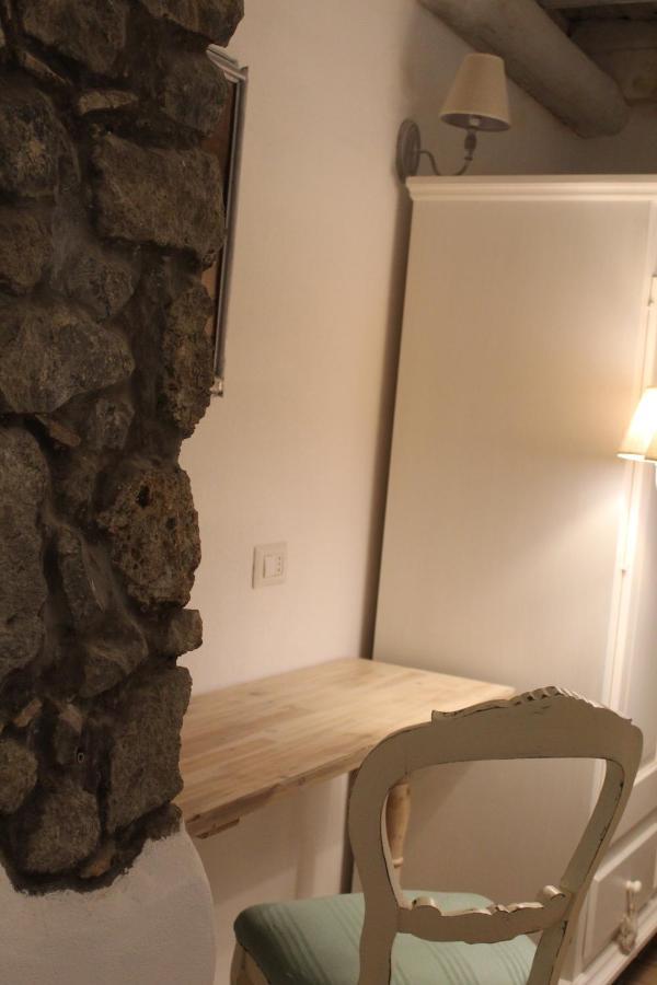 Livia'S Charming Room Trevignano Romano Exterior photo