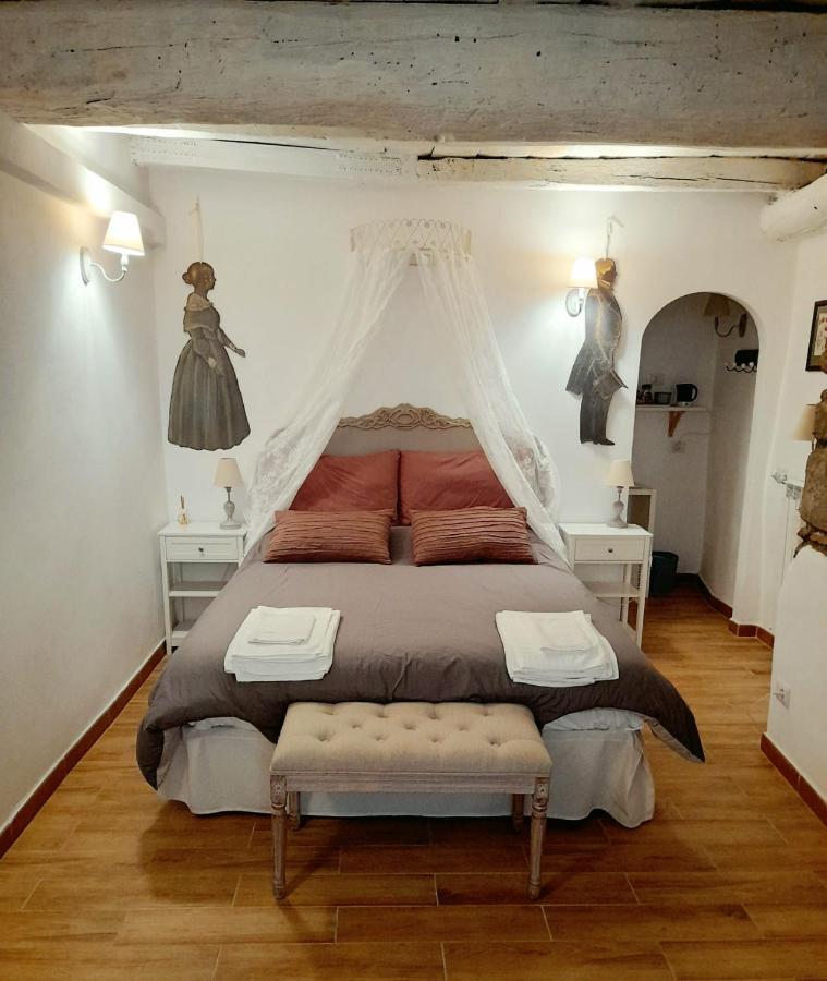 Livia'S Charming Room Trevignano Romano Exterior photo